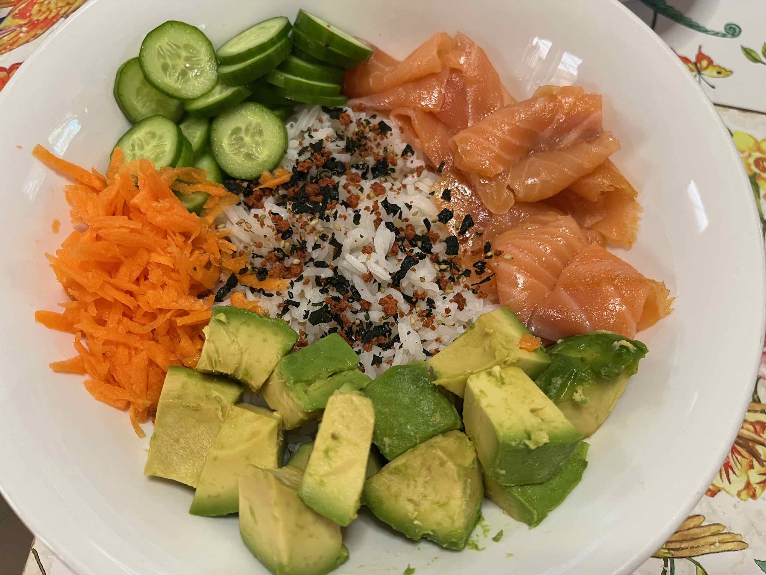 Lyn's poke bowl featured image